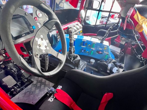 Mais proteção e nada de luxos no truck de corrida