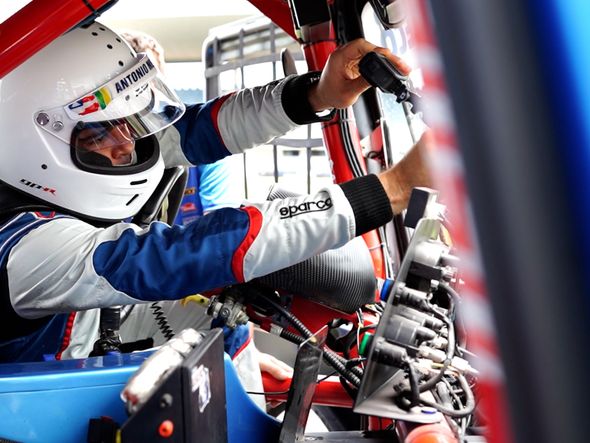 Os últimos ajustes antes de acelerar o caminhão