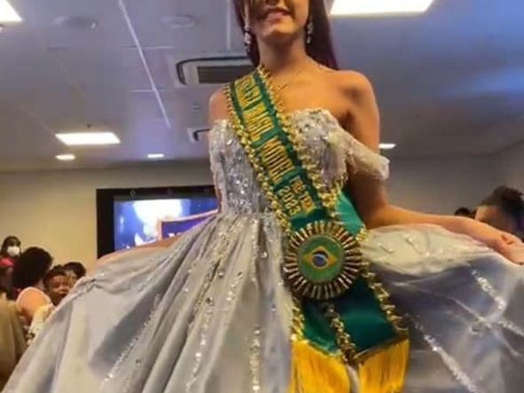 Yasmin durante o concurso Miss Beleza Brasil Model pré-teen 2023 por Reprodução/Redes Sociais