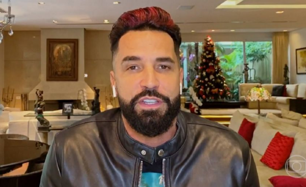 Latino revela vício em aposta de cavalos por TV Globo