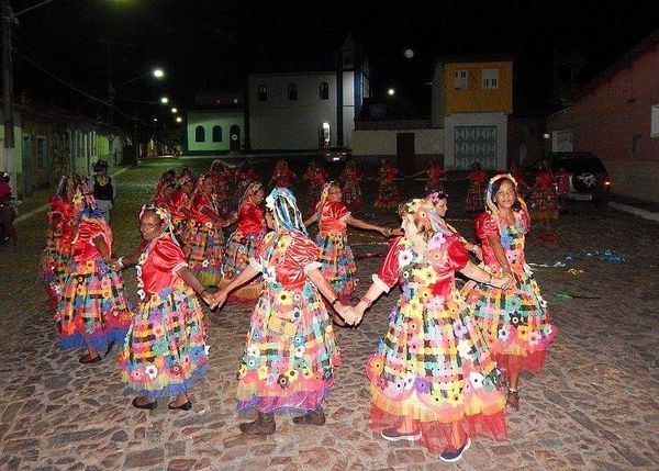 Quadrilha 'As Furiosas' se apresenta em São João de Andaraí