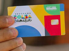 Imagem - Mais de 50% dos beneficiários podem ter Bolsa Família cortado até dezembro; veja como evitar