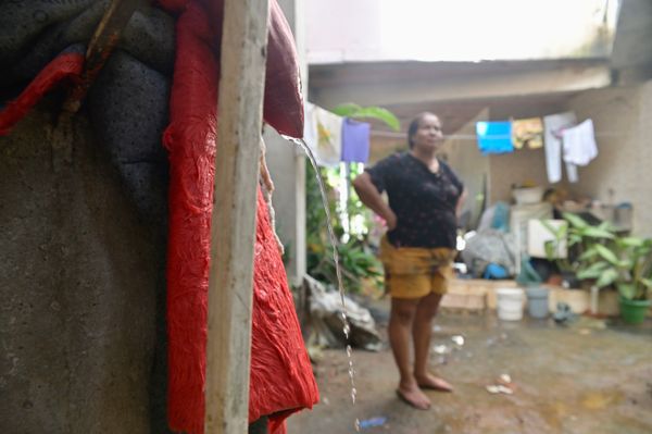 Alagamento afetou sete casas na Rua dos Réis Católicos