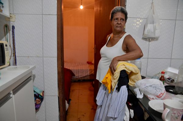 Ana Maria precisou ser medicada ao ver a situação de sua casa