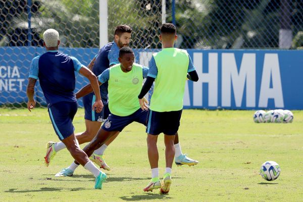 Elenco do Bahia treina antes de pegar o Palmeiras