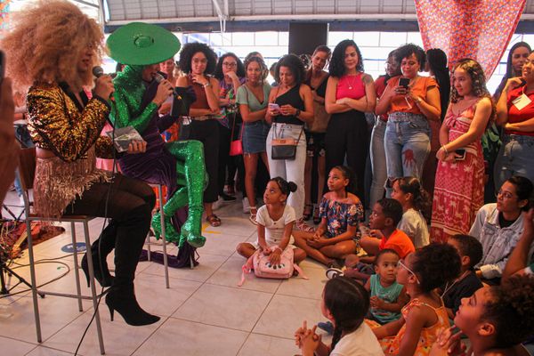 Drags queens baianas Spadina Banks e Desirée Beck participam de feira literária 