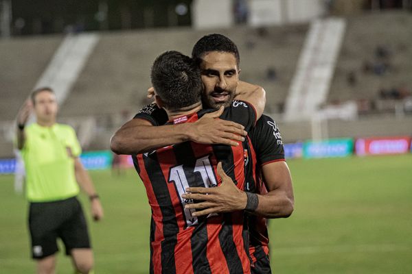 Os atacantes Osvaldo e Tréllez usam a experiência a favor do Vitória