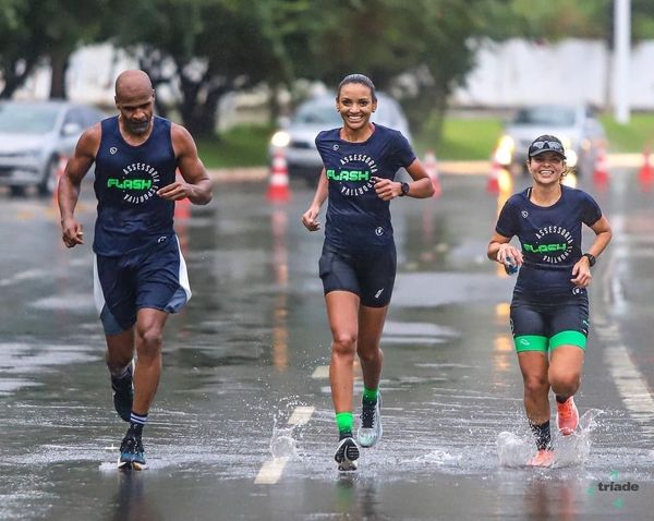 Correr na chuva tem vantagens, mas é preciso alguns cuidados