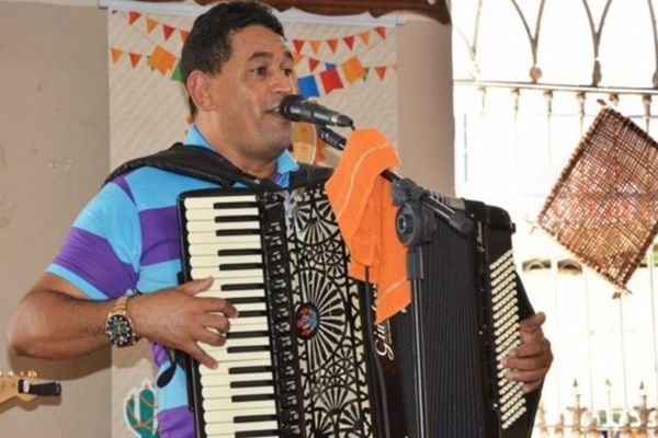 Neném do Acordeon foi uma das atrações colocadas na grade