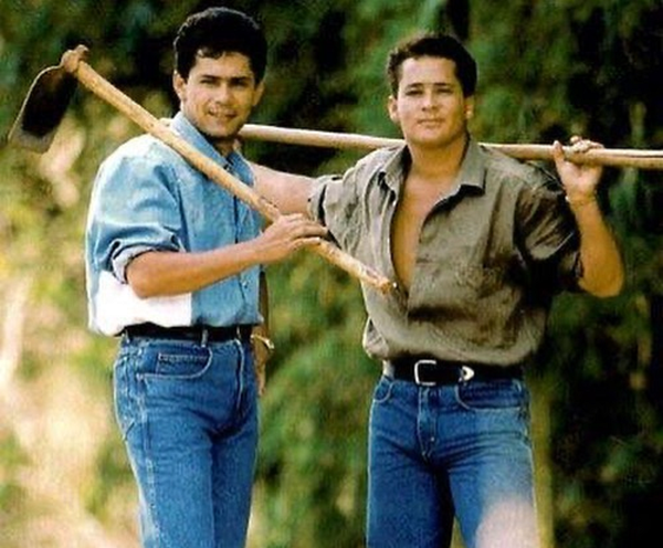 Leandro e Leonardo fizeram sucesso na década de 1990
