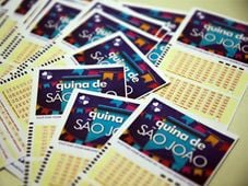 Imagem - 'Veio um pouco tarde', reclama idoso de 84 anos após ganhar R$ 4,3 milhões na Quina de São João