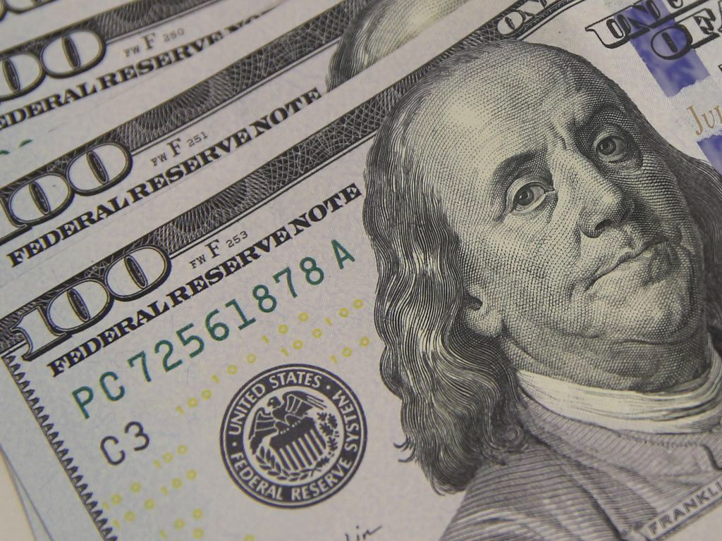 Dólar tem maior queda no 1º semestre desde 2016