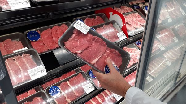 Carne em mercado