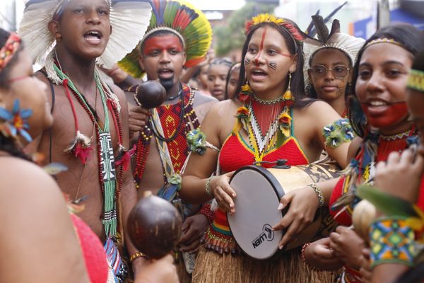 Indígenas da aldeia Jurema, de Porto Seguro, participaram pela primeira vez do desfile
