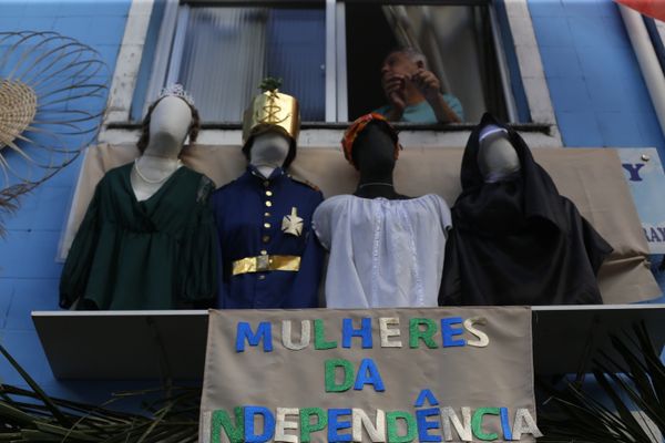 A família de Zoraide Silva decora a casa todos os anos com símbolos da Independência
