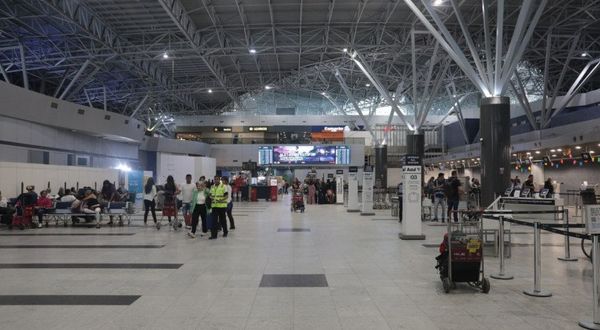 Segundo as vítimas, estupro aconteceu numa sala do aeroporto - FOTO: Gabriel Ferreira/ Jc Imagem