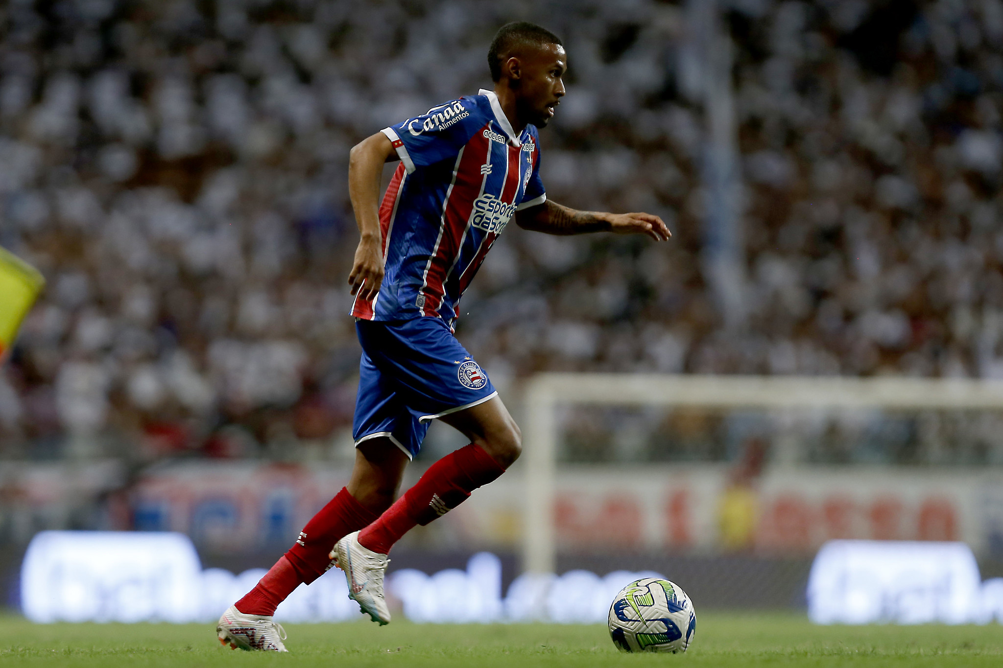 Ademir em jogo contra o Grêmio por Felipe Oliveira