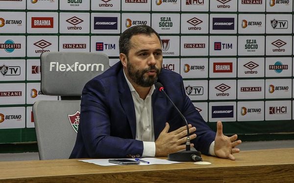 Mário Bittencourt durante entrevista coletiva no Fluminense