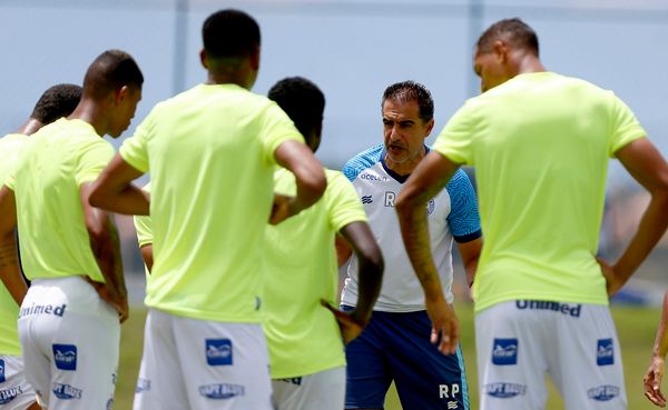 Renato Paiva espera que o Bahia qualifique o elenco para o restante da temporada