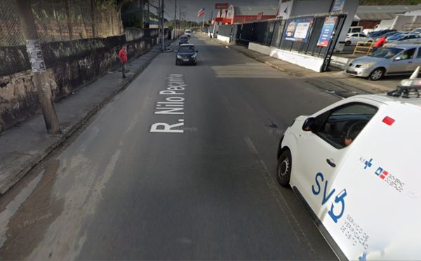Policiais militares foram informados de que o cadáver estava perto de um supermercado na Rua Nilo Peçanha