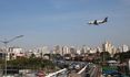Avião sobrevoa São Paulo