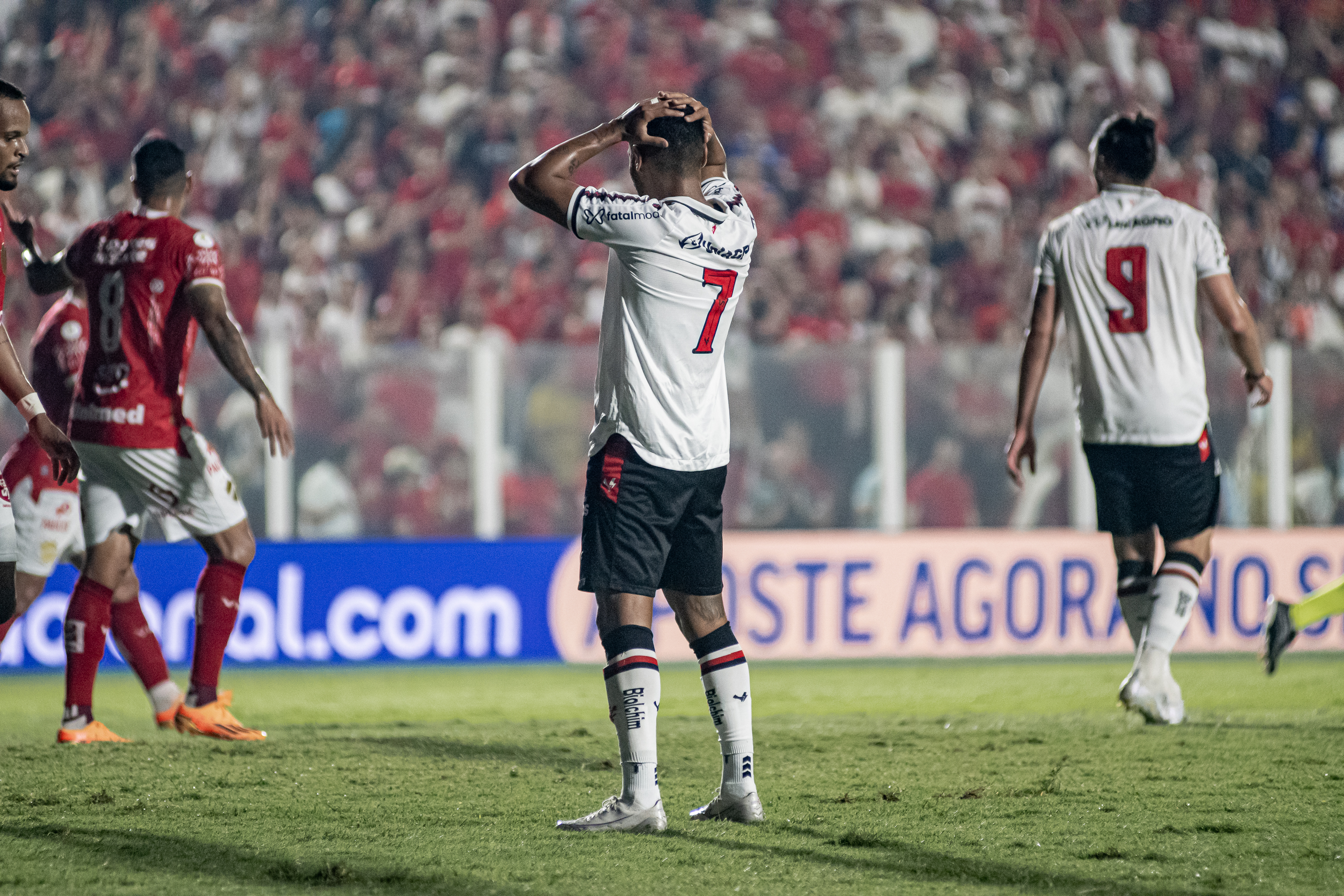 Sport perde para o Vitória na Ilha do Retiro e deixa o G4 da Série B -  Esportes DP