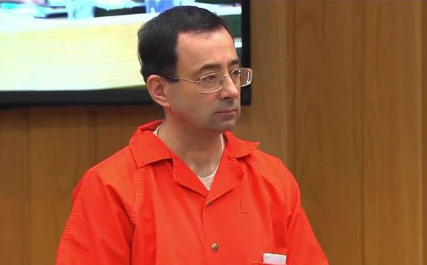 Larry Nassar ao ouvir sentença após se declarar culpado de abuso sexual