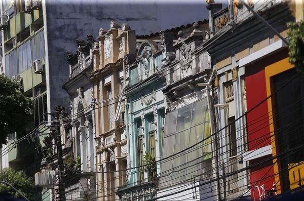 Na Avenida Sete, imóveis construções subutilizadas, condição em que só o térreo é utilizado, seja para comércio ou habitação.