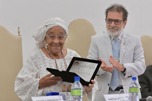 Vovó Cici recebe título de Doutora Honoris Causa da Ufba