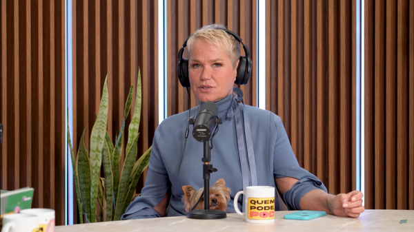 Xuxa comenta sobre ter perdido a virgindade por YouTube