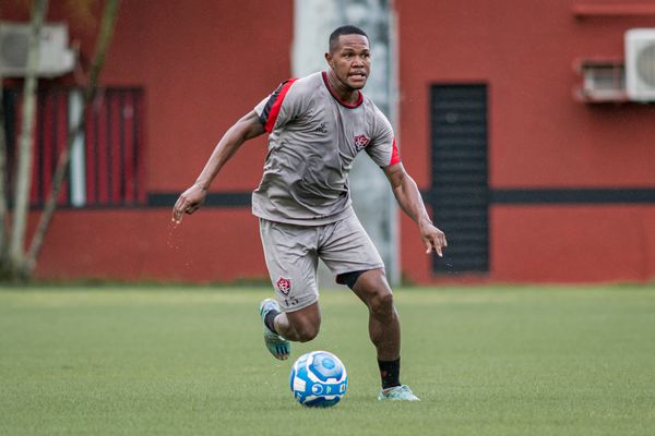Volante Diego Fumaça acerta rescisão com o Vitória