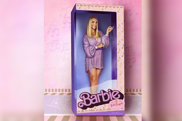 Ivete Sangalo lembra dia como Barbie