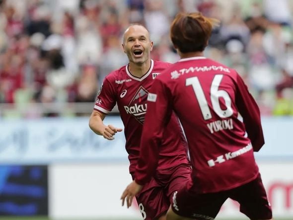 Imagem - Iniesta chora em despedida e anuncia próximos passos: 'Começando curso de treinador'