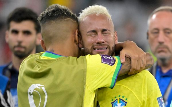 Neymar chorando após a eliminação do Brasil na Copa do Mundo do Catar