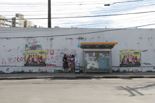 Pontos de ônibus ficam vazios com greve de transportes intermunicipais na RMS