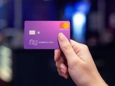 Imagem - 'Bug' da Nubank libera saques de até R$ 1 mil no crédito para clientes