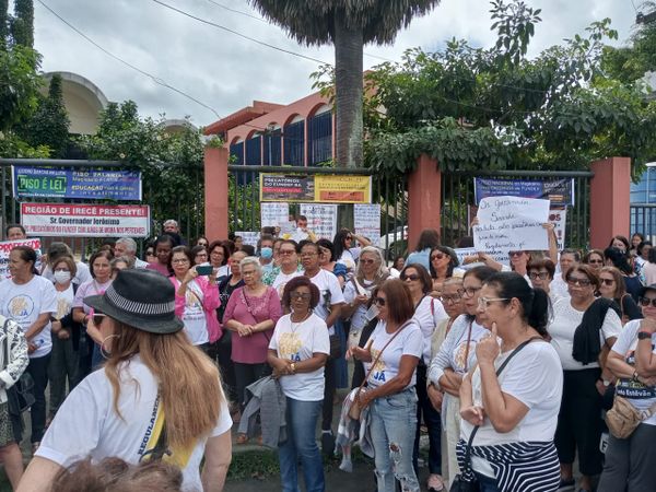 Professores protestam em Feira de Santana por causa dos precatórios