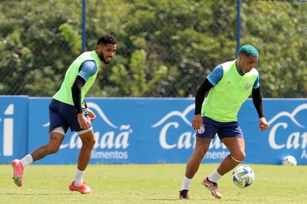 Vitor Jacaré com a camisa do Bahia por FELIPE OLIVEIRA/EC Bahia
