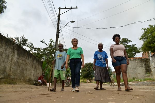 Ireno, Donana, Zefinha e Jéssica no quilombo Quingoma