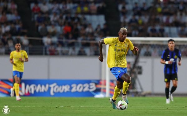 Talisca em amistoso do Al-Nassr contra a Inter de Milão