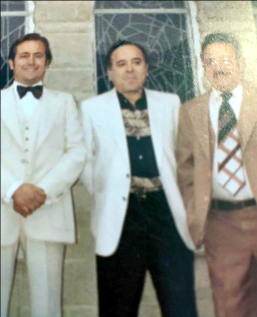 Alfonso Maldari, ao centro, na Itália