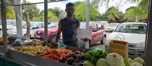 Alberto Cordeiro é  produtor de verduras no município baiano de Ibipeba