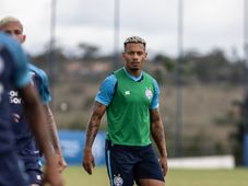 Imagem - Fora da pré-temporada em Girona, atacante Rafael Ratão encaminha saída do Bahia