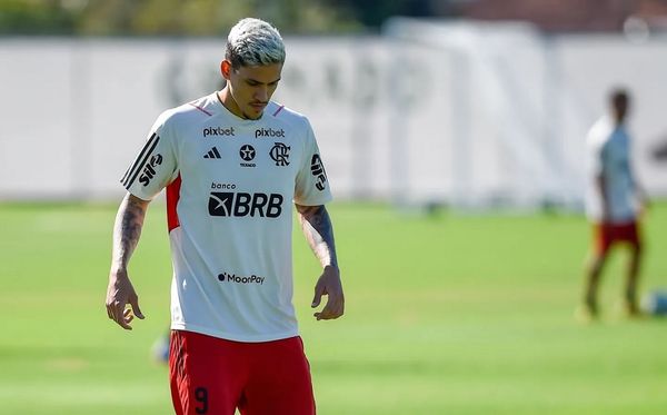 Pedro em treino do Flamengo: jogador não participou da atividade nesta segunda