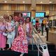 Imagem - Grupo de idosas vestidas de rosa para assistir Barbie vira atração em shopping de Salvador