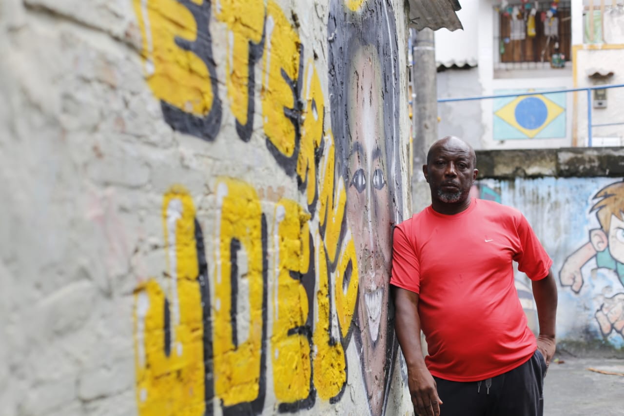Joel Castro, o Mestre Ninha, espera pelo julgamento dos PMs denunciados pela morte de seu filho, o menino Joel, há 13 anos por Marina Silva/CORREIO