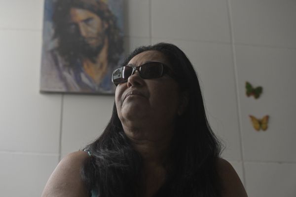 Maria de Fátima ficou cega de um olho quando trabalhava na PM