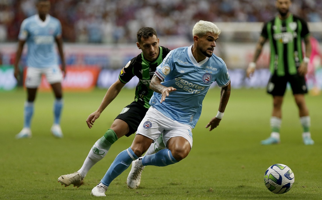 Cauly com a camisa do Bahia por Felipe Oliveira/EC Bahia