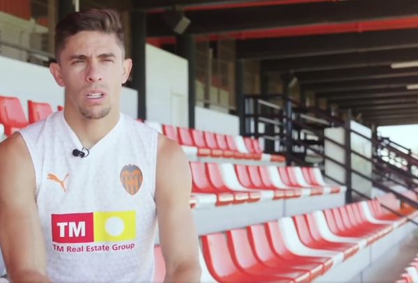 Gabriel Paulista com a camisa do Valência  por Reprodução 