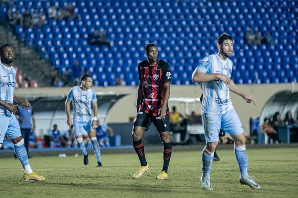 Titular pela primeira vez com a camisa do Vitória, Iury Castilho passa em branco contra o Londrina